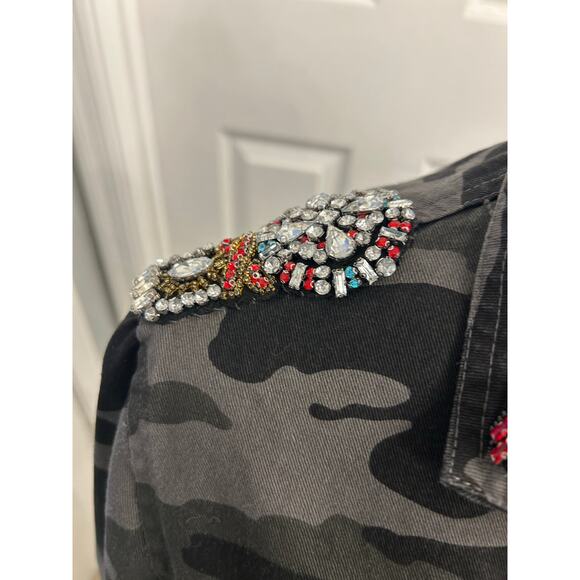 Anna Cai Embellished Camo Utility Jacket w/ Jeweled Shoulders & Bow Detail med - Picture 3 of 7